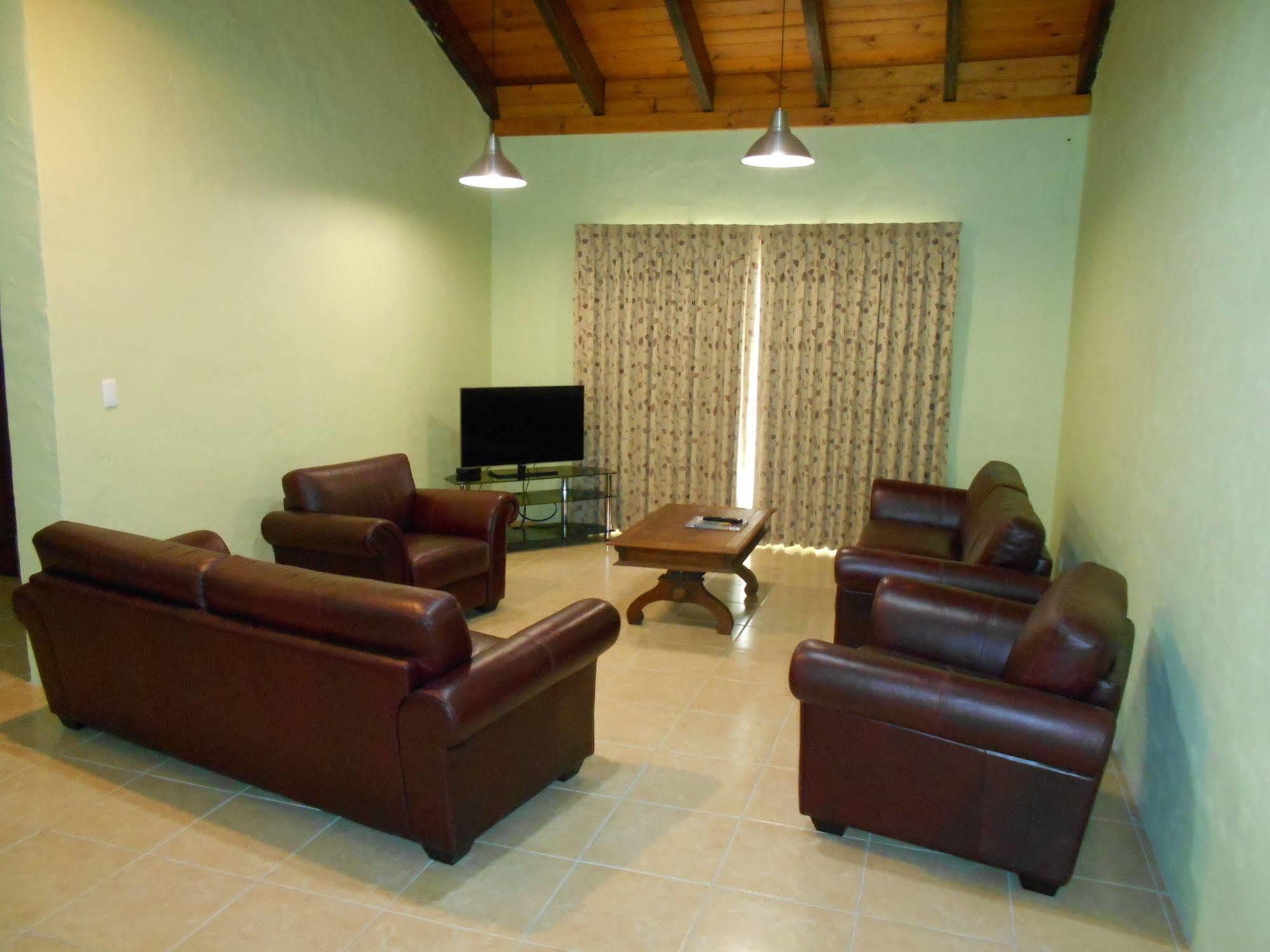 Chalets On Stoneville เรดคลิฟฟ์ ภายนอก รูปภาพ